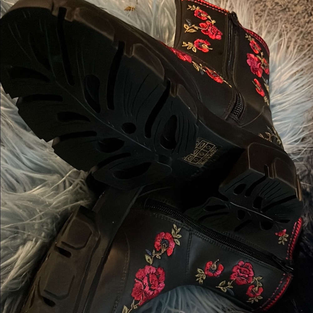 New FARM Rio Black and Red Combat Boots with Floral Embroidery NWOT - Picture 9 of 16
